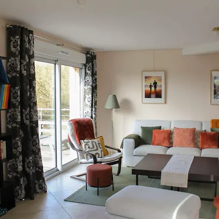 Holiday home Le Clos Des Cigognes - Architect-designed House Near Omaha