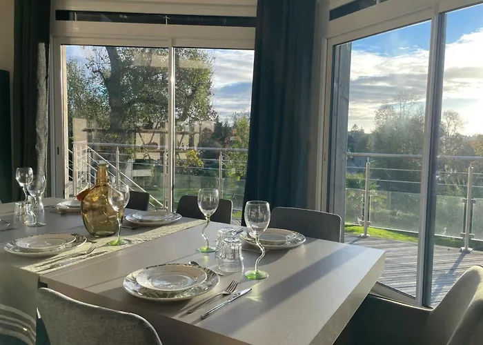 Le Clos Des Cigognes - Architect-designed House Near Omaha