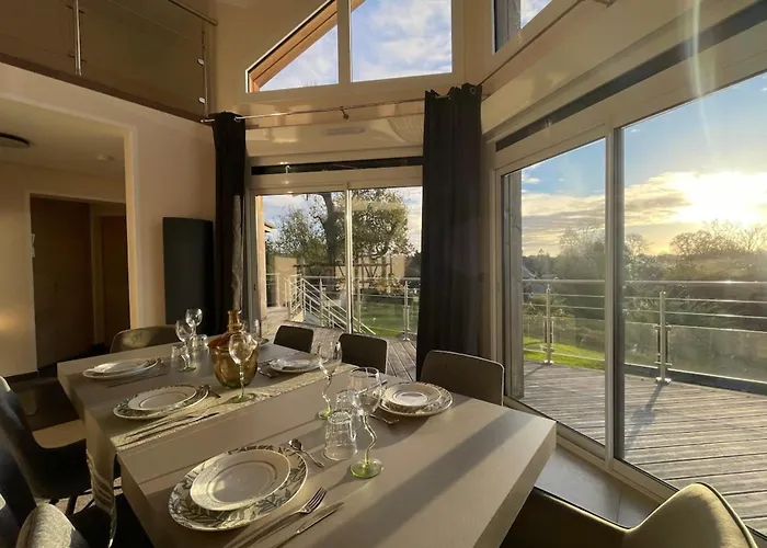 Holiday home Le Clos Des Cigognes - Architect-designed House Near Omaha