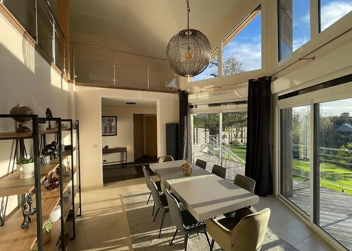 Holiday home Le Clos Des Cigognes - Architect-designed House Near Omaha *