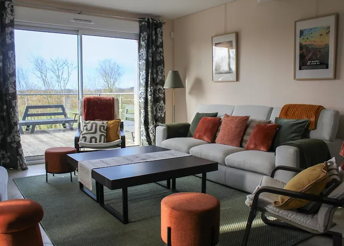 Le Clos Des Cigognes - Architect-designed House Near Omaha *