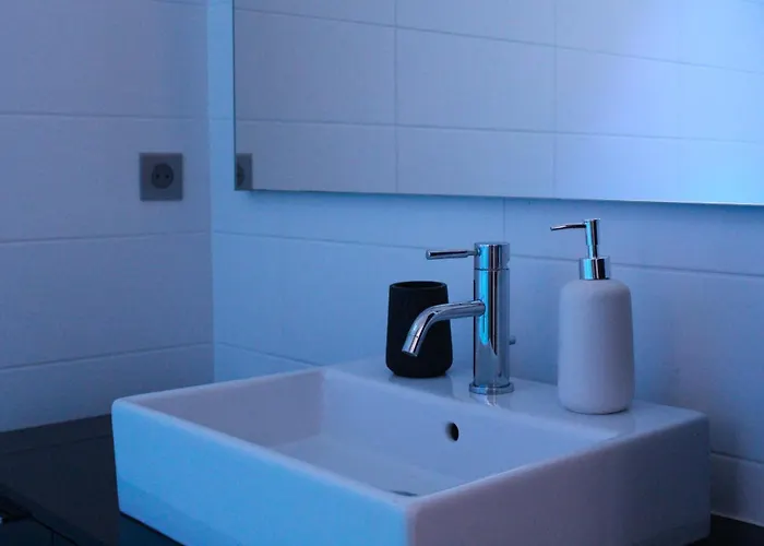 Le Clos Des Cigognes - Architect-designed House Near Omaha