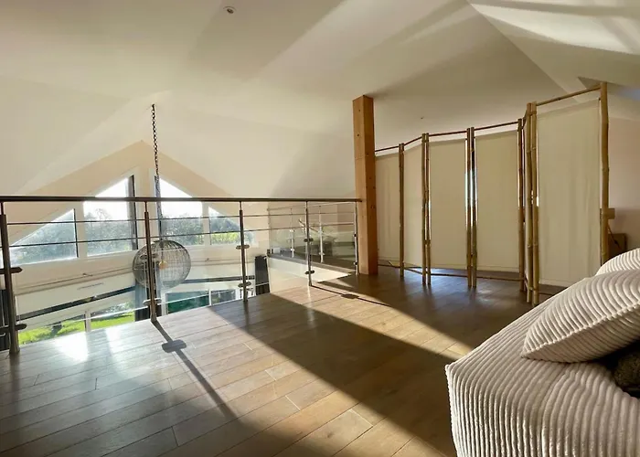 Holiday home Le Clos Des Cigognes - Architect-designed House Near Omaha *