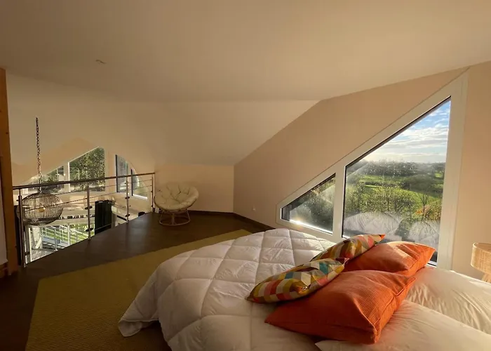 Le Clos Des Cigognes - Architect-designed House Near Omaha