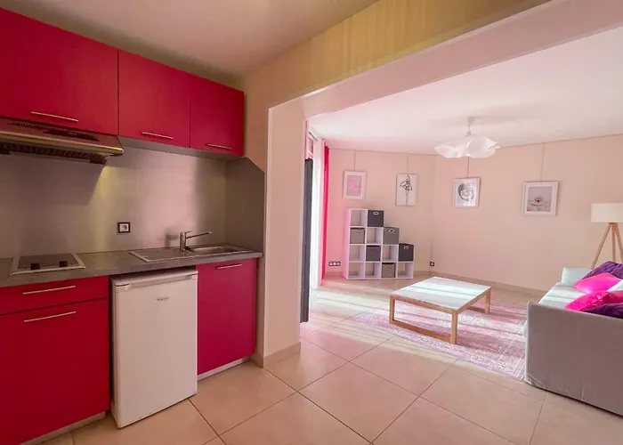 Le Clos Des Cigognes - Architect-designed House Near Omaha *